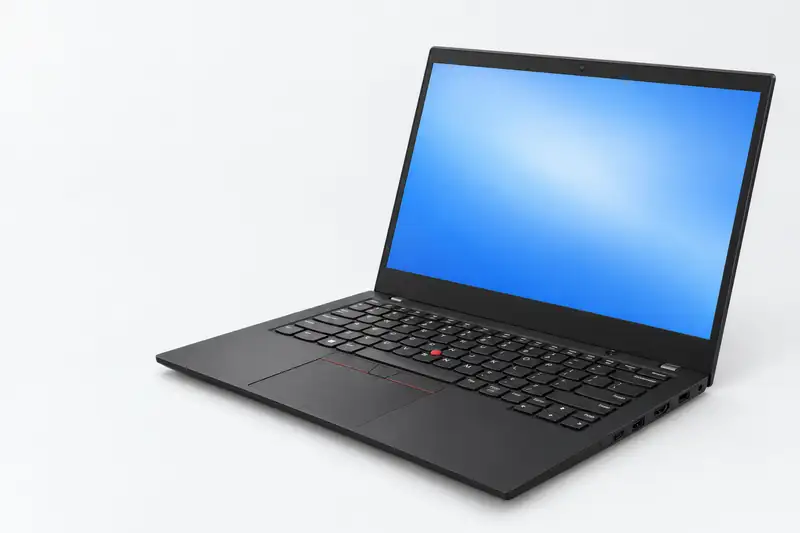 Gereviseerde Lenovo ThinkPad T14s open in driekwart op lichte achtergrond